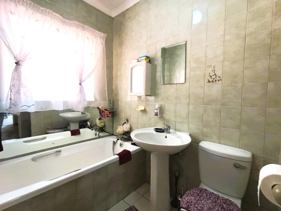 3 Bedroom Property for Sale in Langenhovenpark Free State